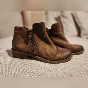 Gianni Bini brown leather ankle boots size 8.5